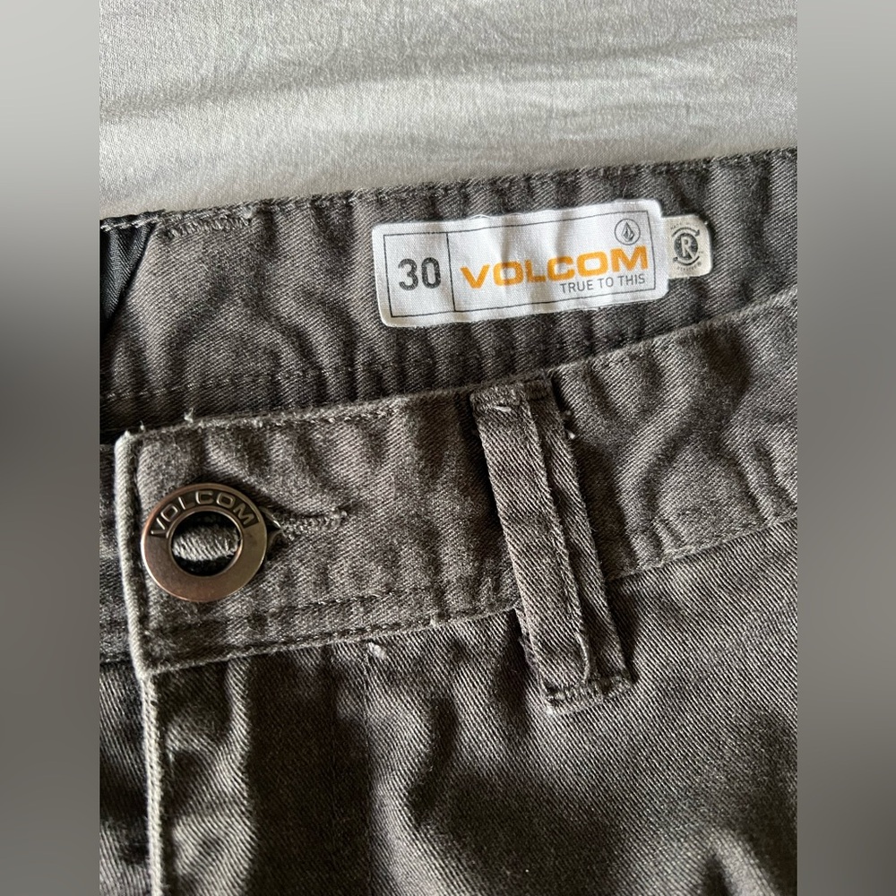Volcom Shorts men’s size 30 waist - Picture 3 of 3